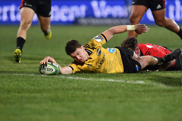 Beauden Barrett almost scoring a try for the Hurricanes against the Crusaders during the 2018 Super Rugby semi-final at AMI Stadium